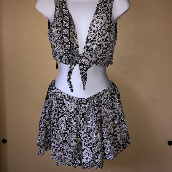 Short and crop top navy two piece set - Picture 2 of 2